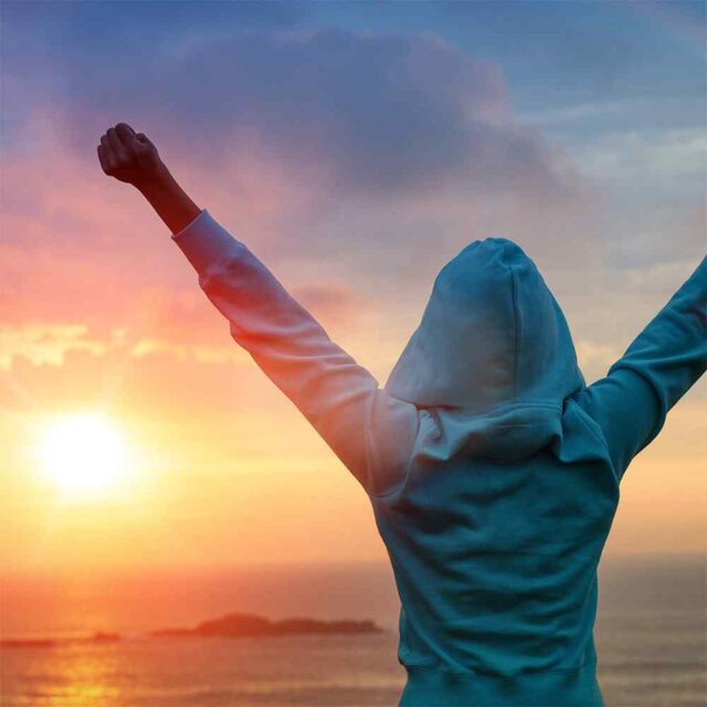 https://franciscaduranpsicologa.com/wp-content/uploads/2018/01/img-rising-hands-640x640.jpg