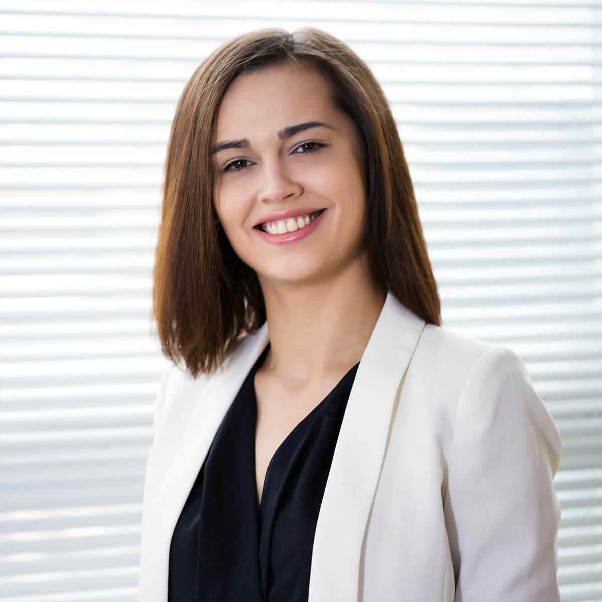 https://franciscaduranpsicologa.com/wp-content/uploads/2018/01/img-team-member-02.jpg